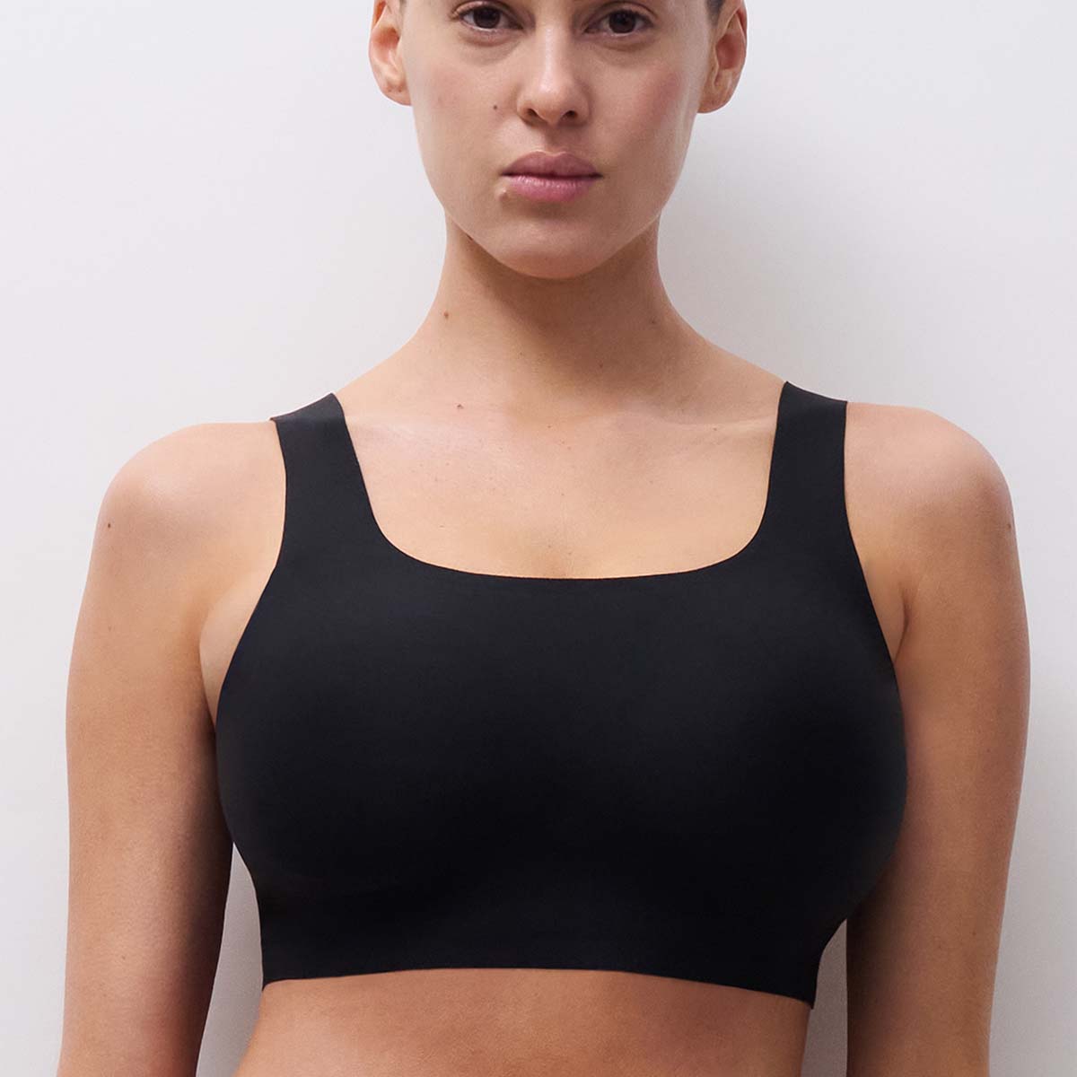 Chantelle SoftStretch Power Scoop top, sort - C26BQ2 - 011 - Black