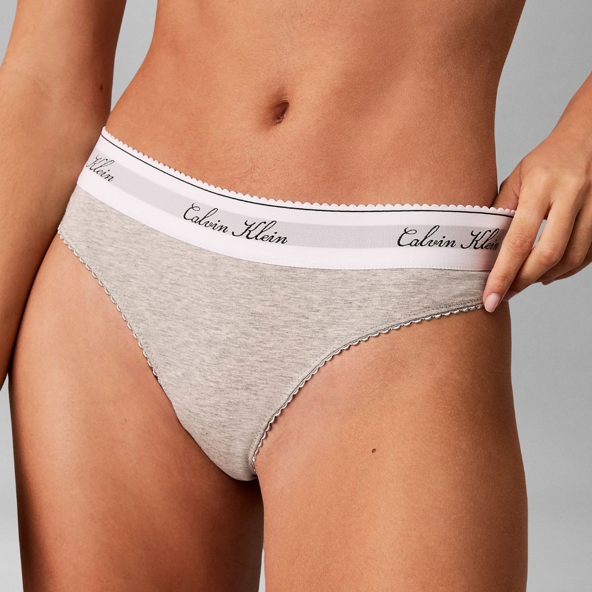 Calvin Klein New Signature Logo g-streng, grå - LV00QF9075 - P7A - Grey Heather