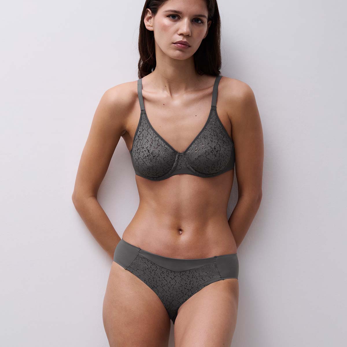 Chantelle EasyFeel Norah BH med bøjle, grå - C13F10 - 09W - Vert Argile
