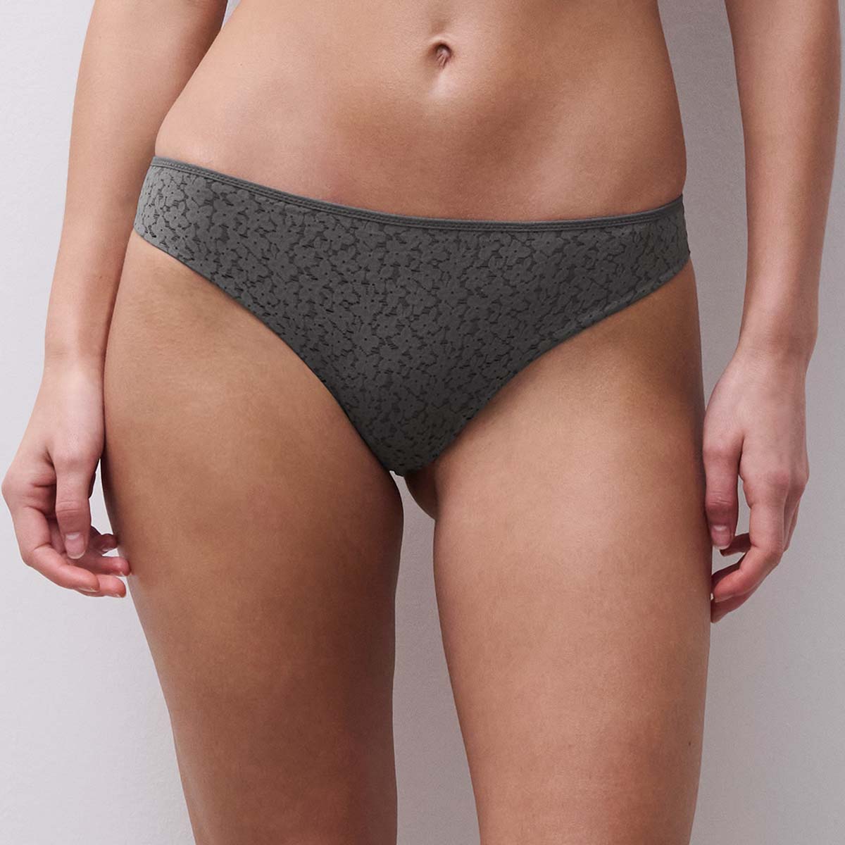 Chantelle EasyFeel Norah tanga trusse, grå - C13FG0 - 09W - Vert Argile