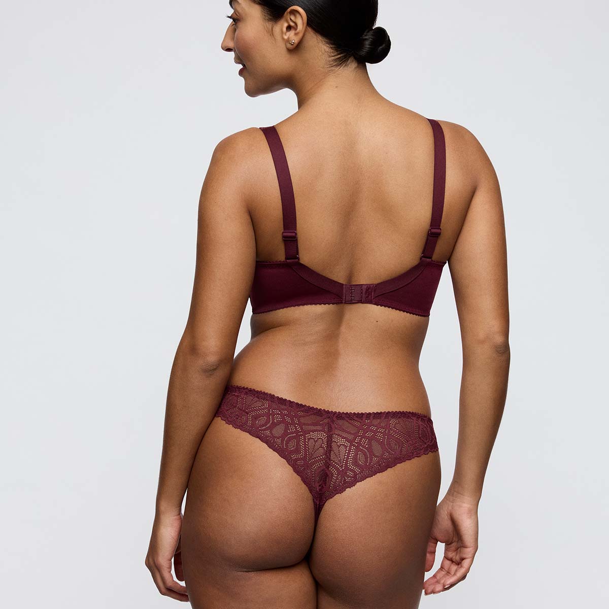 PrimaDonna Salerno g-streng, rød - 0663530 - EVR - Evening Red