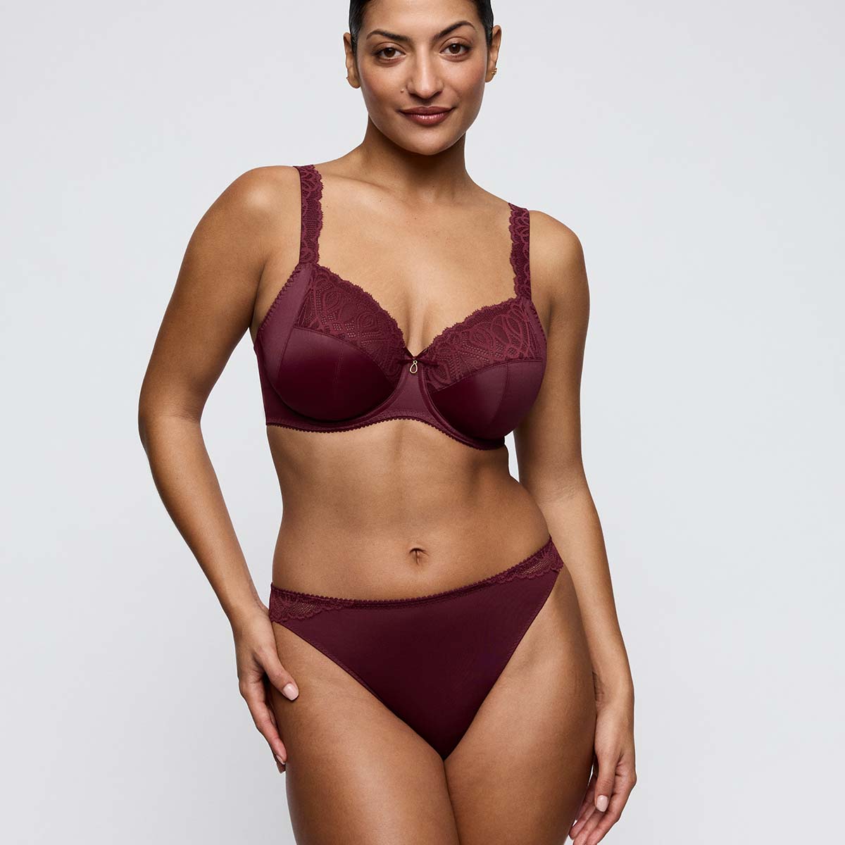 PrimaDonna Salerno g-streng, rød - 0663530 - EVR - Evening Red